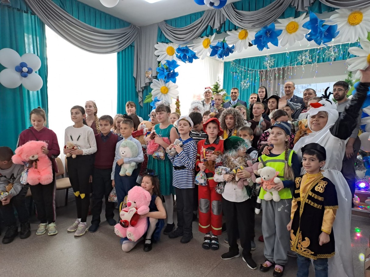 Хабаровские азербайджанцы провели новогоднюю благотворительную акцию для детей