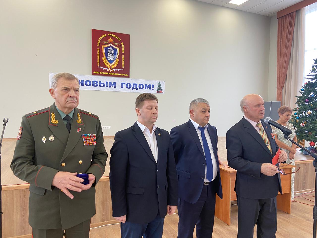 Председатель Союза ветеранов Татарстана наградил почетным нагрудным знаком руководителя регионального отделения МОО «МААР» по Республике Татарстан Председатель Союза ветеранов Татарстана наградил почетным нагрудным знаком руководителя регионального отделения МОО «МААР» по Республике Татарстан