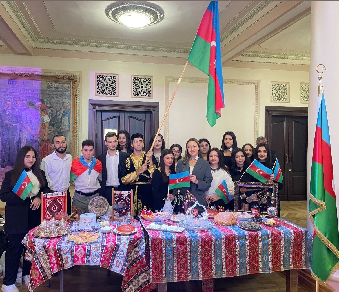 АМОР Екатеринбурга представила подворье Азербайджана на фестивале «Дружба народов»