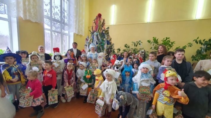 В Оренбургской области для детей организовали волшебный новогодний праздник